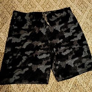 Men’s under armor board shorts size 38 loose nwot